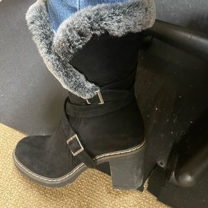Black faux fur boots